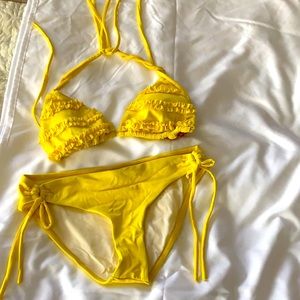 Never worn Maui bathing suit size 30 yellow